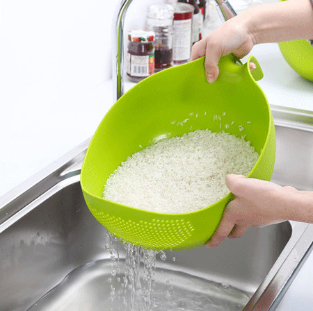 Plastic Rice Strainer Bowl with Handle Kitchen Draining Colanders for Cleaning Vegetables